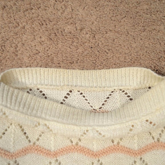 Adorable Vintage Sweater in Cream & Peach - Picture 2 of 3